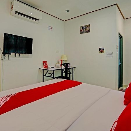 Готель Capital O 90423 Teratai Chalet Kampong Raja Екстер'єр фото
