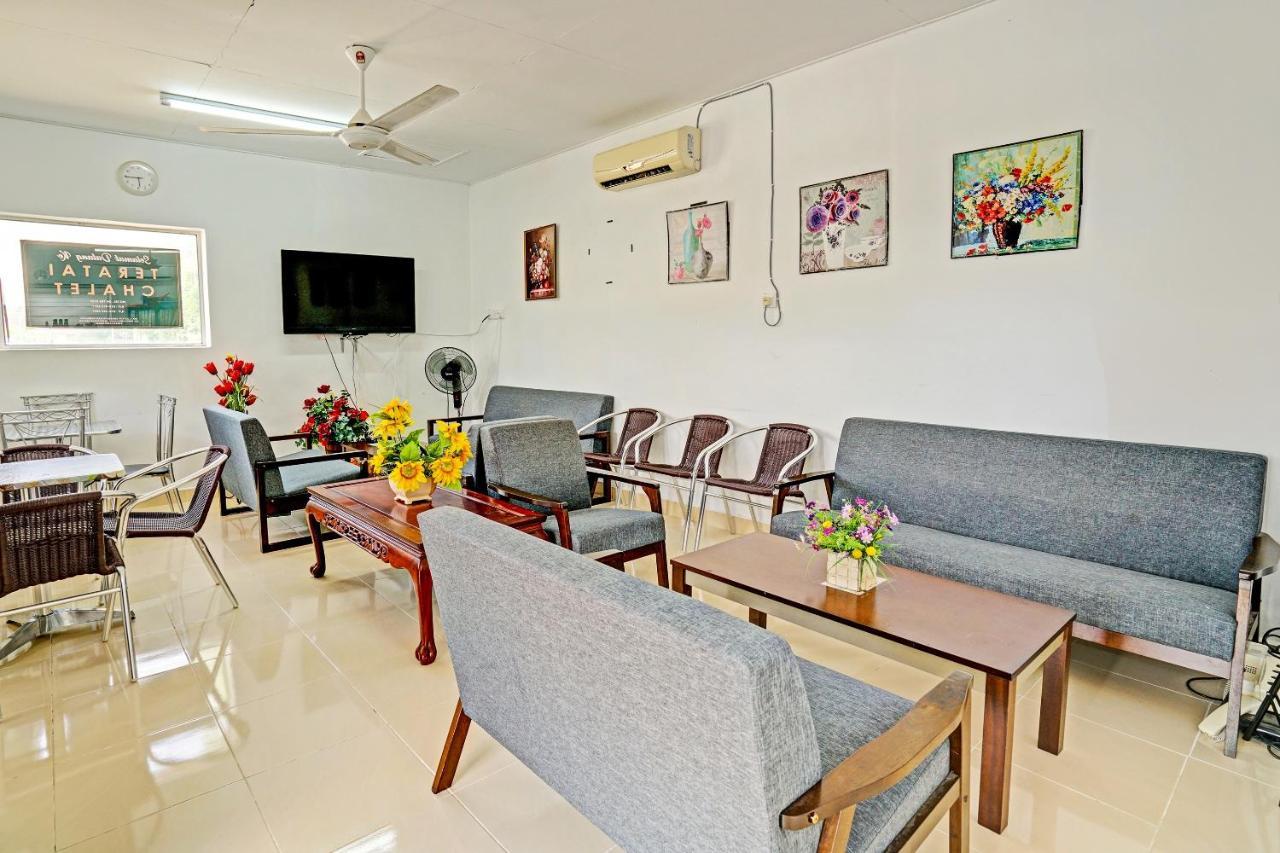 Готель Capital O 90423 Teratai Chalet Kampong Raja Екстер'єр фото