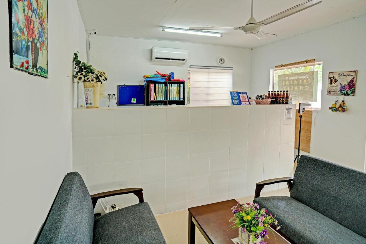 Готель Capital O 90423 Teratai Chalet Kampong Raja Екстер'єр фото