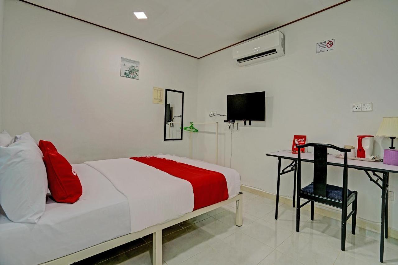 Готель Capital O 90423 Teratai Chalet Kampong Raja Екстер'єр фото