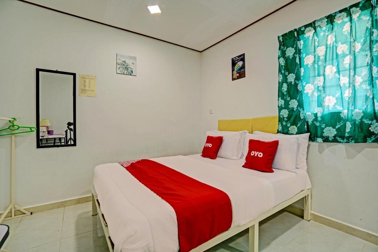 Готель Capital O 90423 Teratai Chalet Kampong Raja Екстер'єр фото